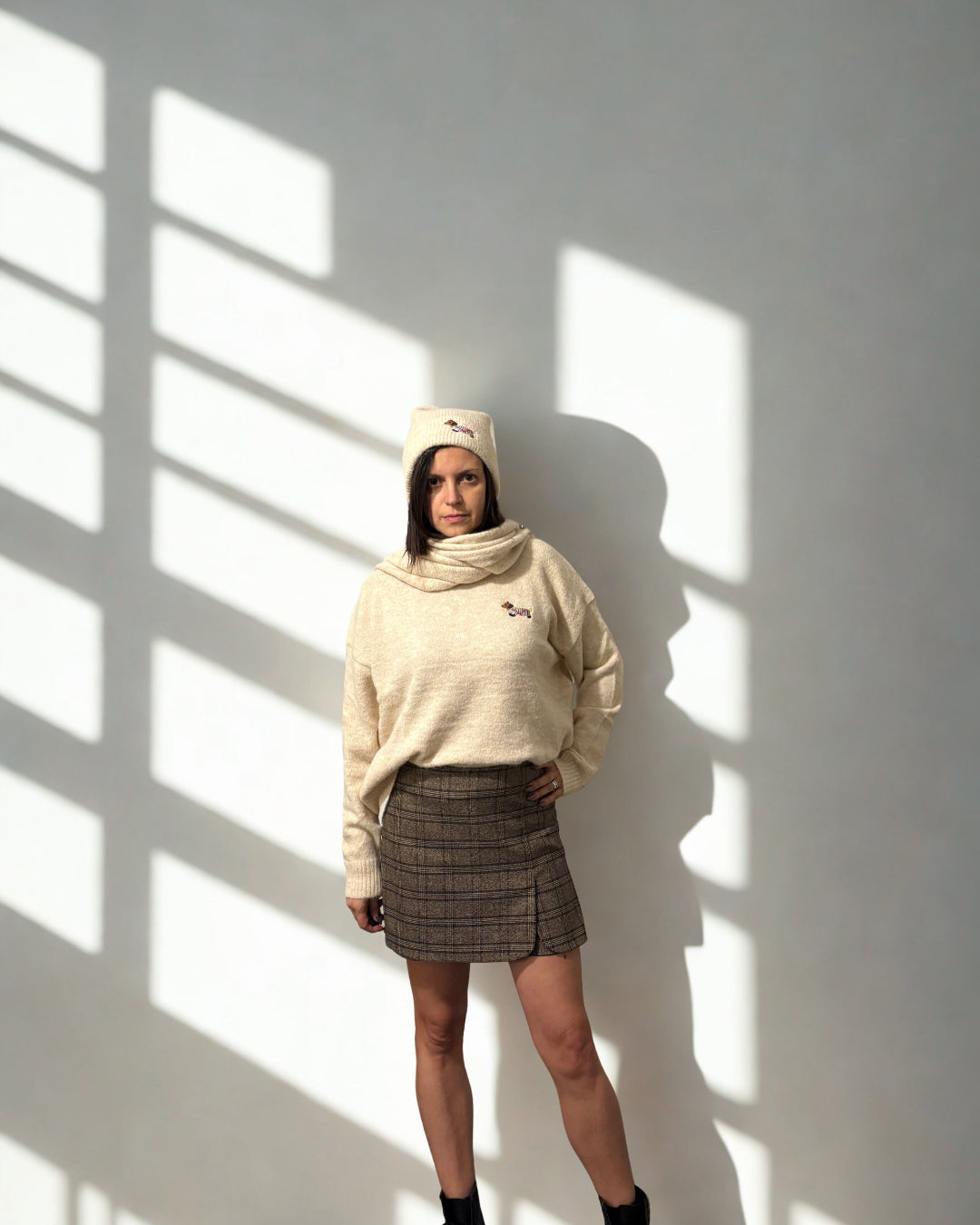 Maglione Bassotto con sciarpa e berretta