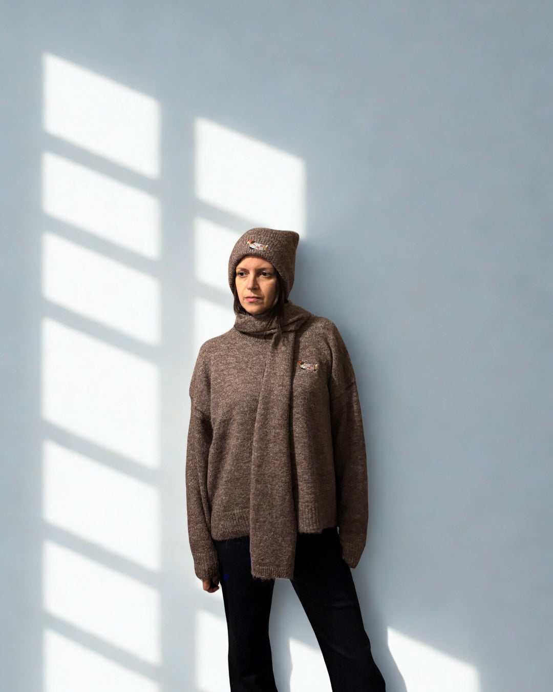 Maglione Bassotto con sciarpa e berretta